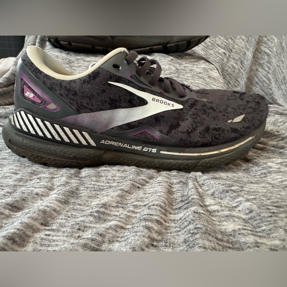 Brooks Adrenaline GTS Shoes - Black and Purple